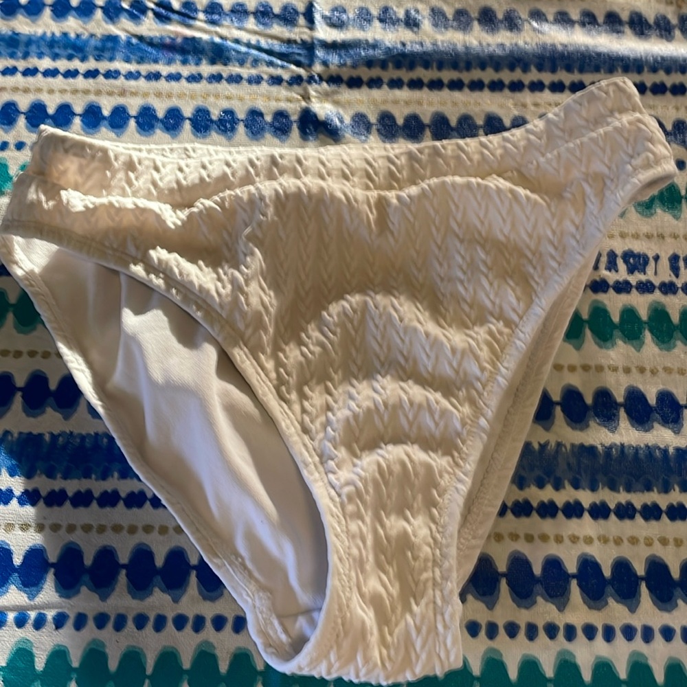 Ribbed designed white bottoms